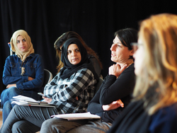 Namarek Al Shallal, Rajaa Al Khlefawi und Dr. Sophia Berthuet (von links nach rechts) Namarek Al Shallal, Rajaa Al Khlefawi und Dr. Sophia Berthuet (von links nach rechts)