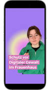 Zu sehen ist ein Smartphone, auf dem das Startbild eines Videos zu sehen ist: eine junge Frau in einem gr&uuml;nen Pullover. Daneben steht geschrieben: Schutz vor Digitaler Gewalt im Frauenhaus
